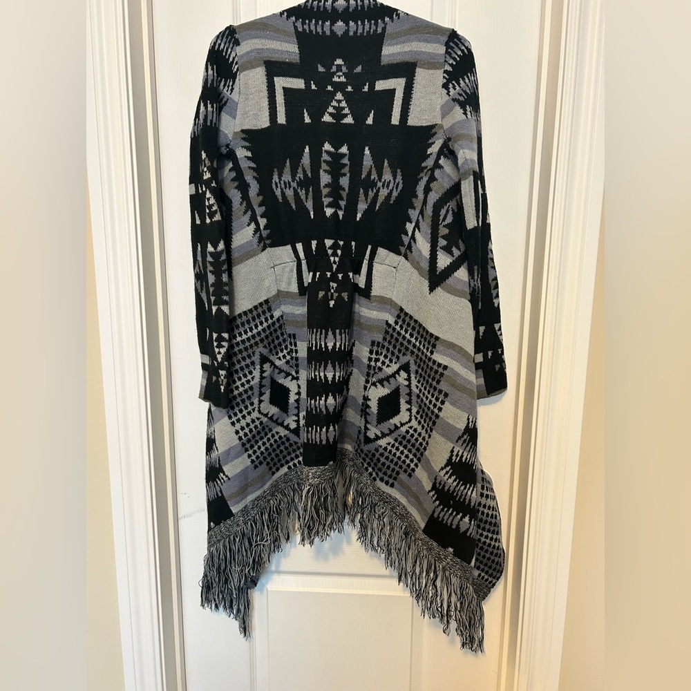 Black and Gray Patterned Women's Sweater - Picture 5 of 6